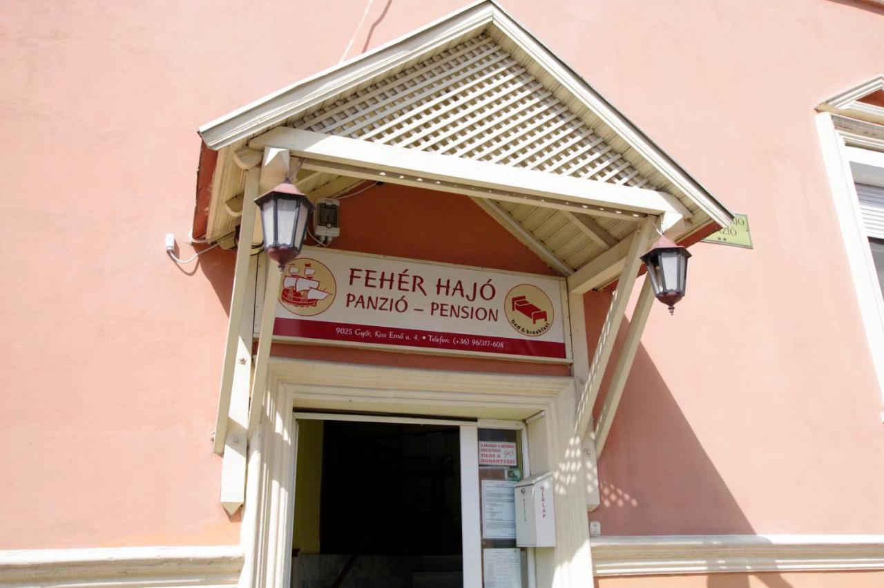 Feher Hajo Panzio Es Vendeglo Γκιόρ Εξωτερικό φωτογραφία